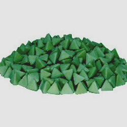 Наполнитель для галтовки  PL-F  - 20х20 пластик тетраэдр зелёный - грубый(пирамида треугольная)