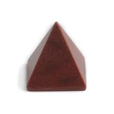 Наполнитель для галтовки    PYRAMID PL-M - 10 x 10 пластик красный пирамида 